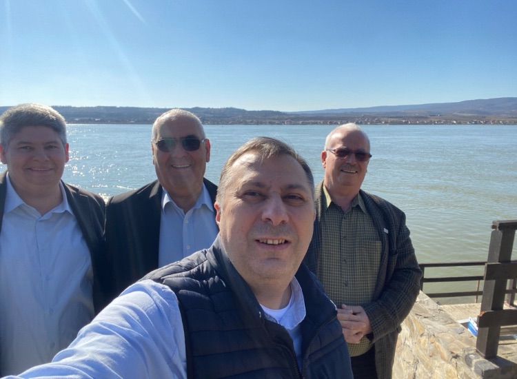 La mulți ani buni și rodnici frate Gil!